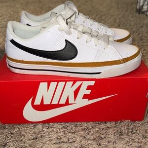 Nike Court Legacy! 🤎